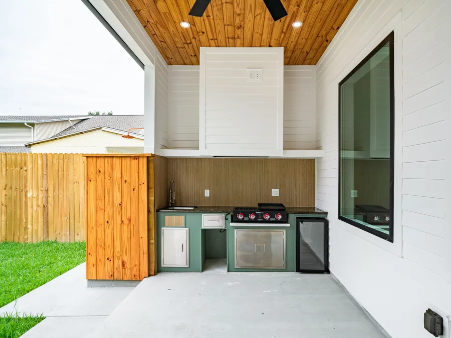 Outdoor Kitchen & Patio Construction