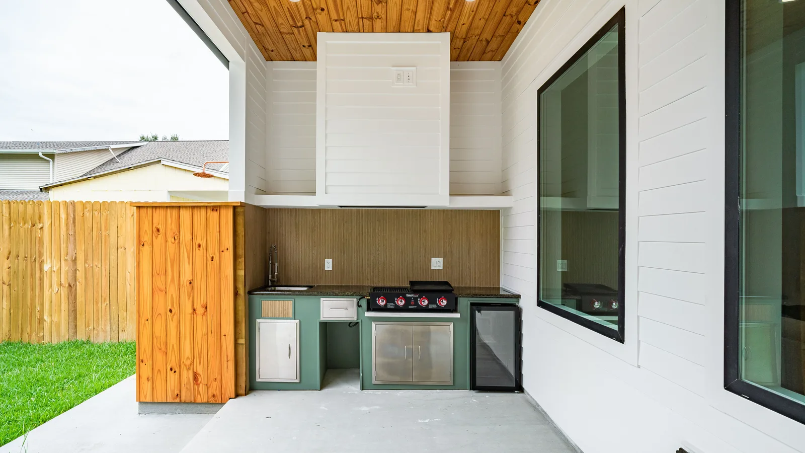 Outdoor Kitchen & Patio Construction